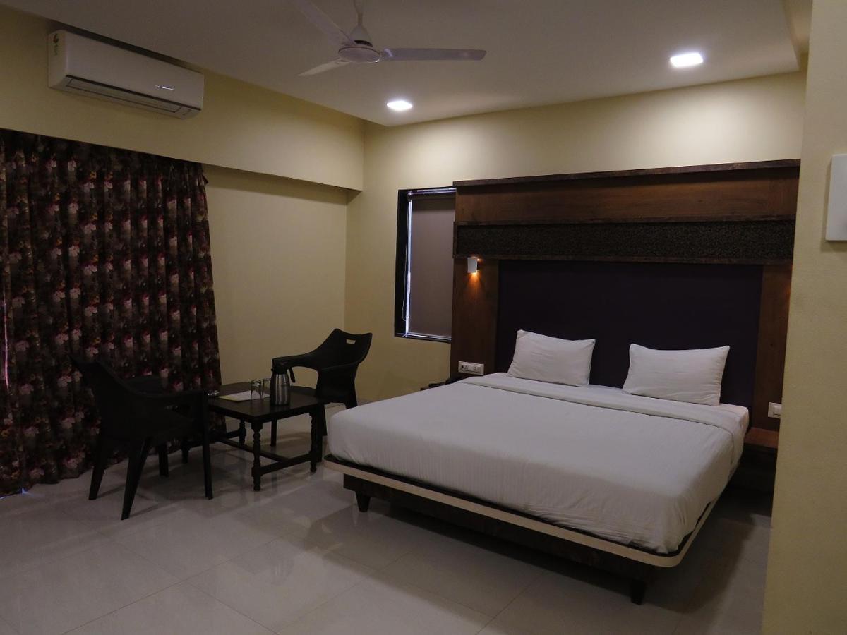 City Palace Resort Lonavala Esterno foto