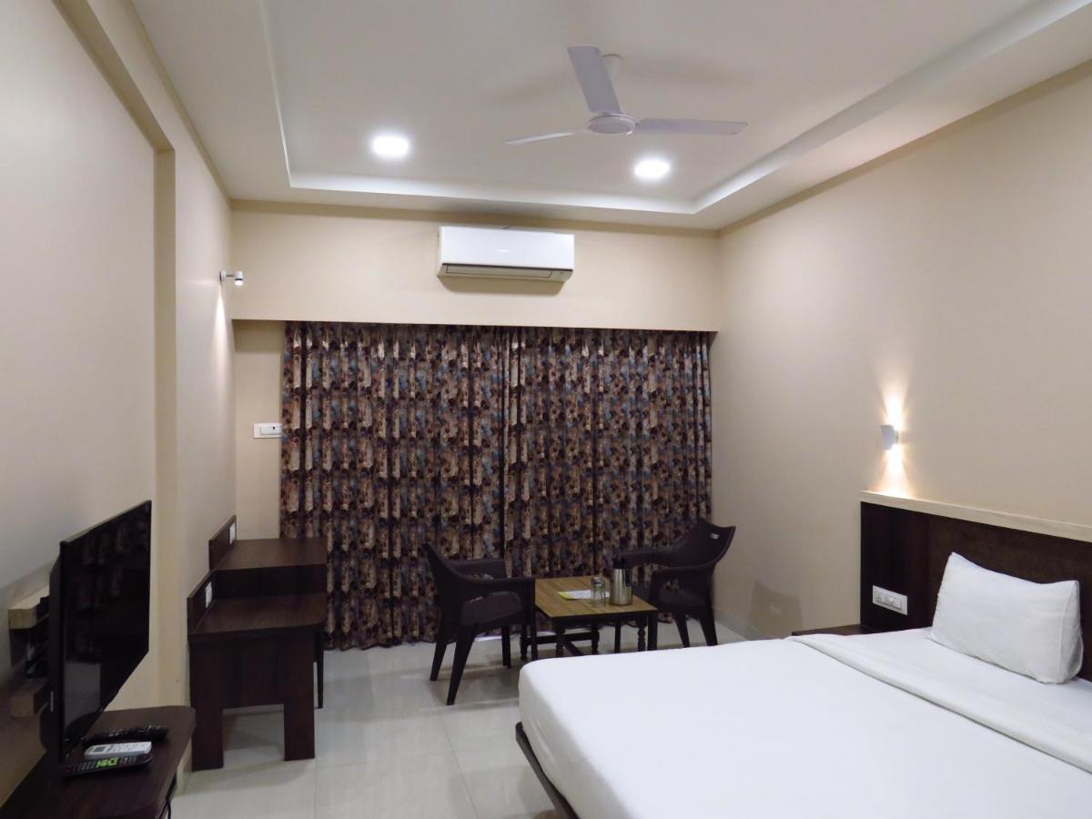 City Palace Resort Lonavala Esterno foto