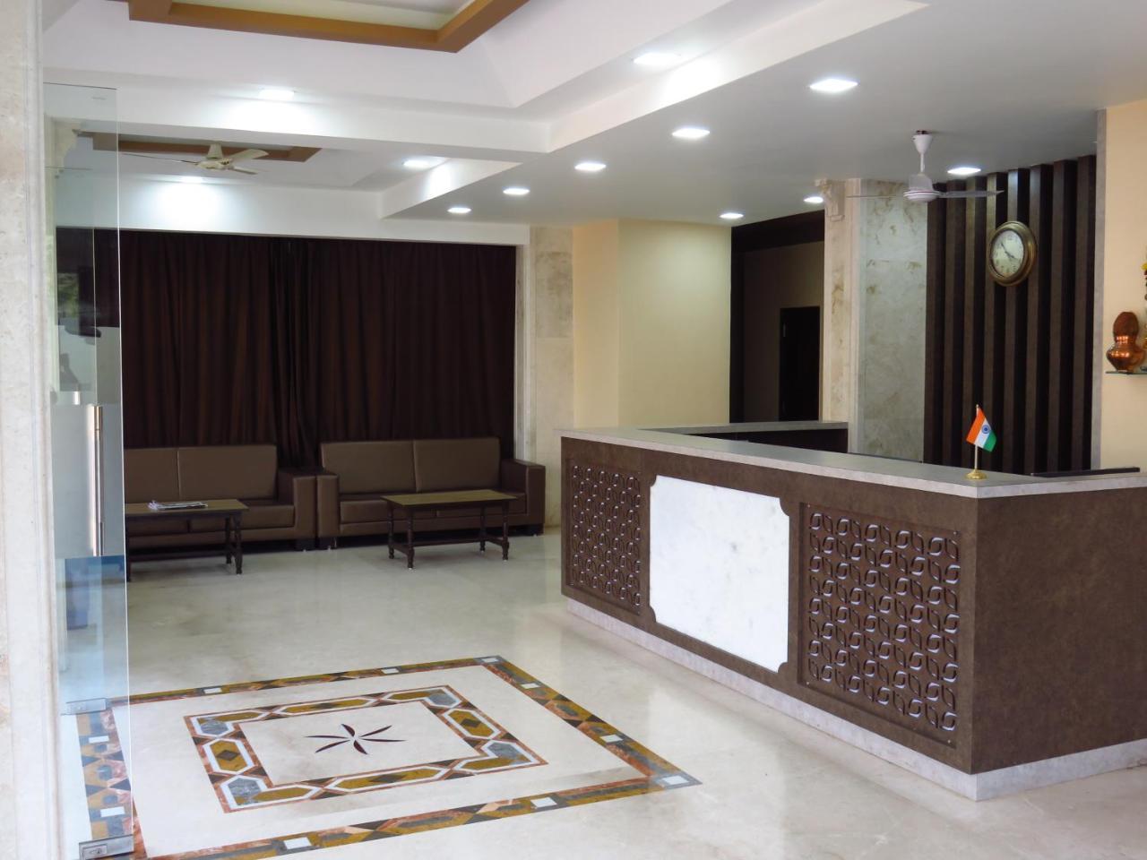 City Palace Resort Lonavala Esterno foto