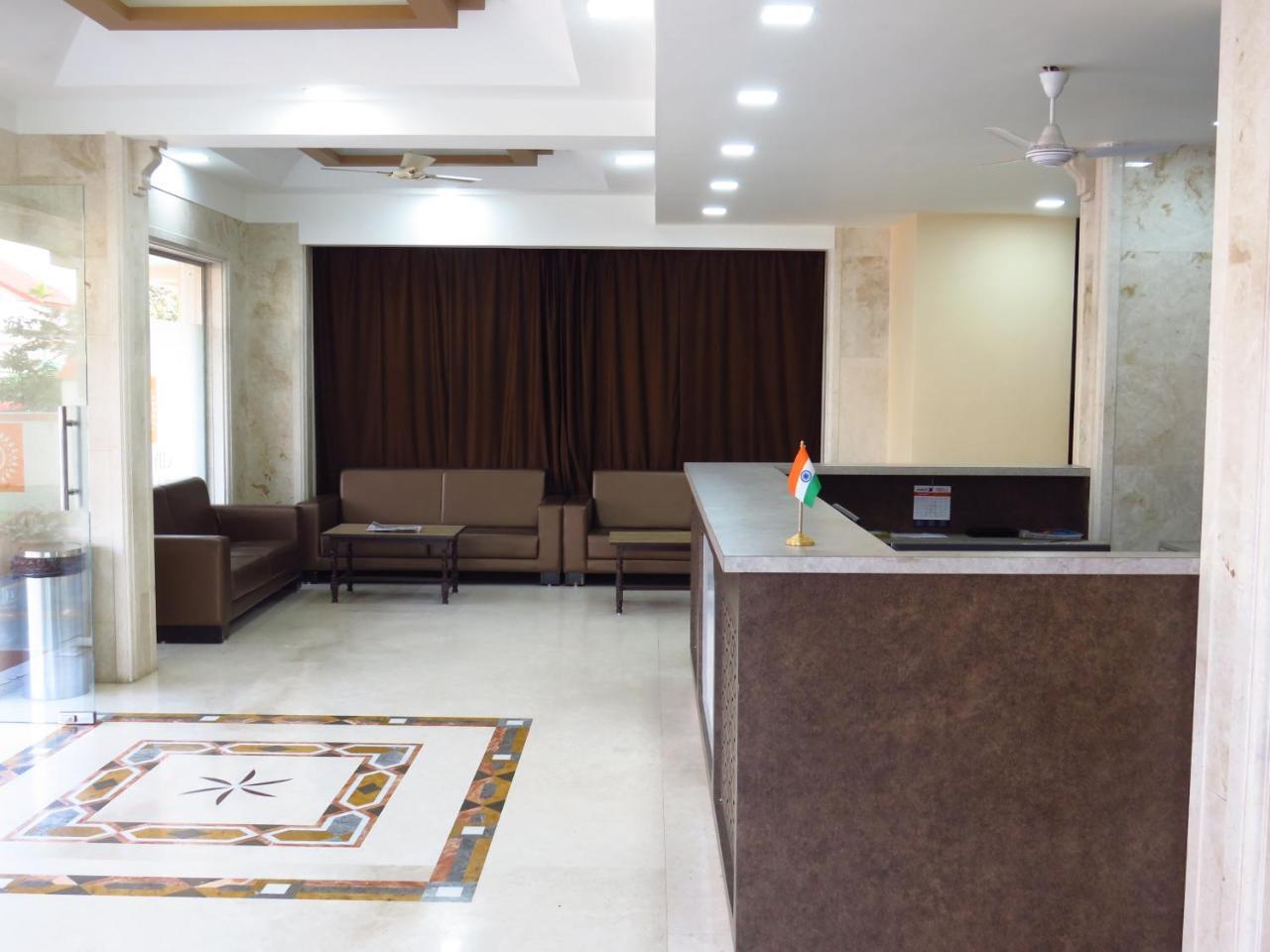 City Palace Resort Lonavala Esterno foto