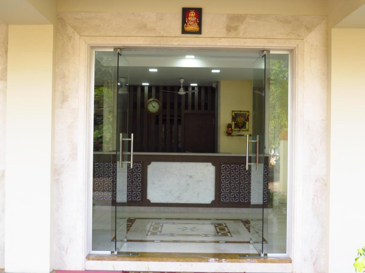 City Palace Resort Lonavala Esterno foto