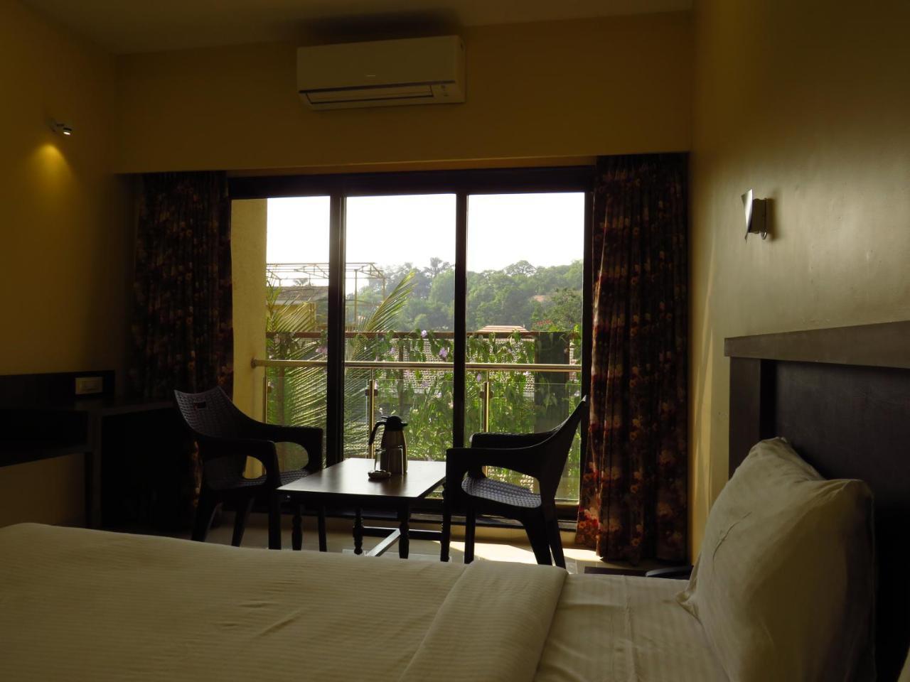 City Palace Resort Lonavala Esterno foto