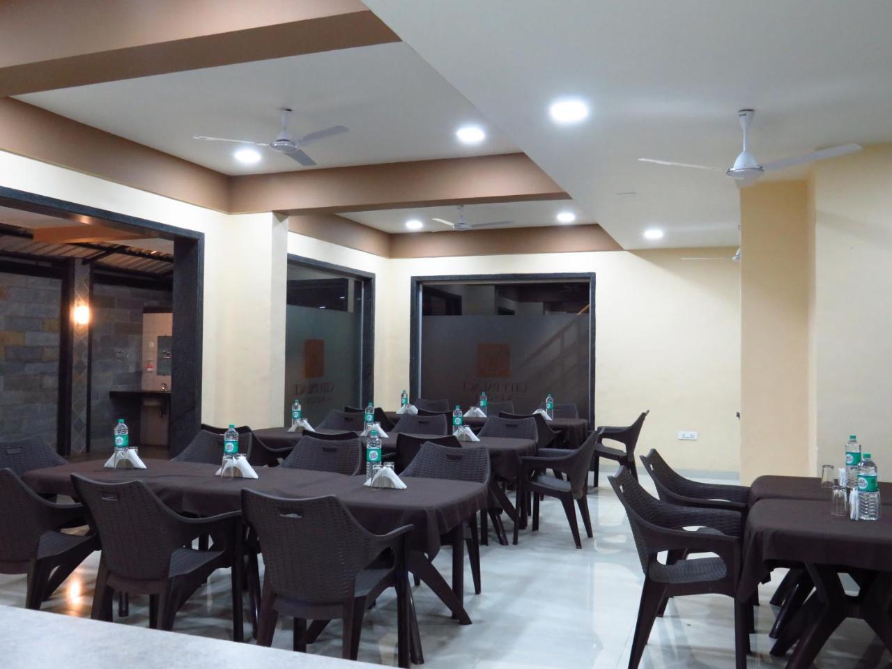 City Palace Resort Lonavala Esterno foto