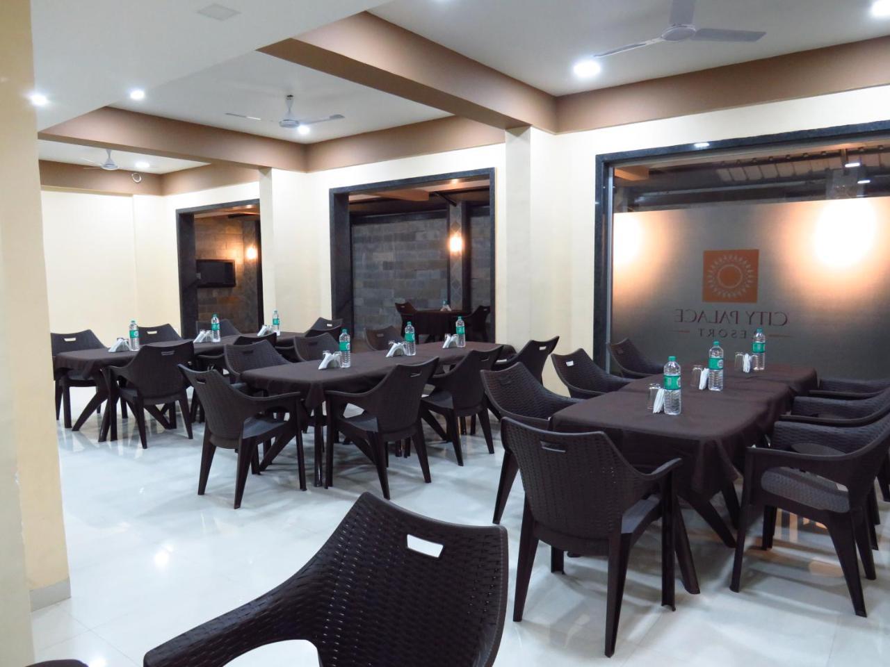 City Palace Resort Lonavala Esterno foto