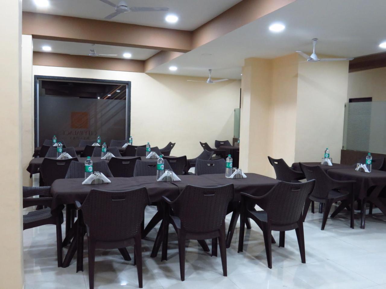 City Palace Resort Lonavala Esterno foto