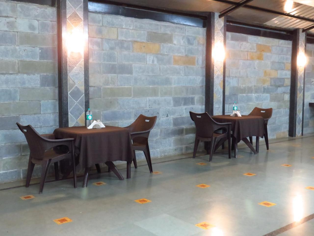 City Palace Resort Lonavala Esterno foto