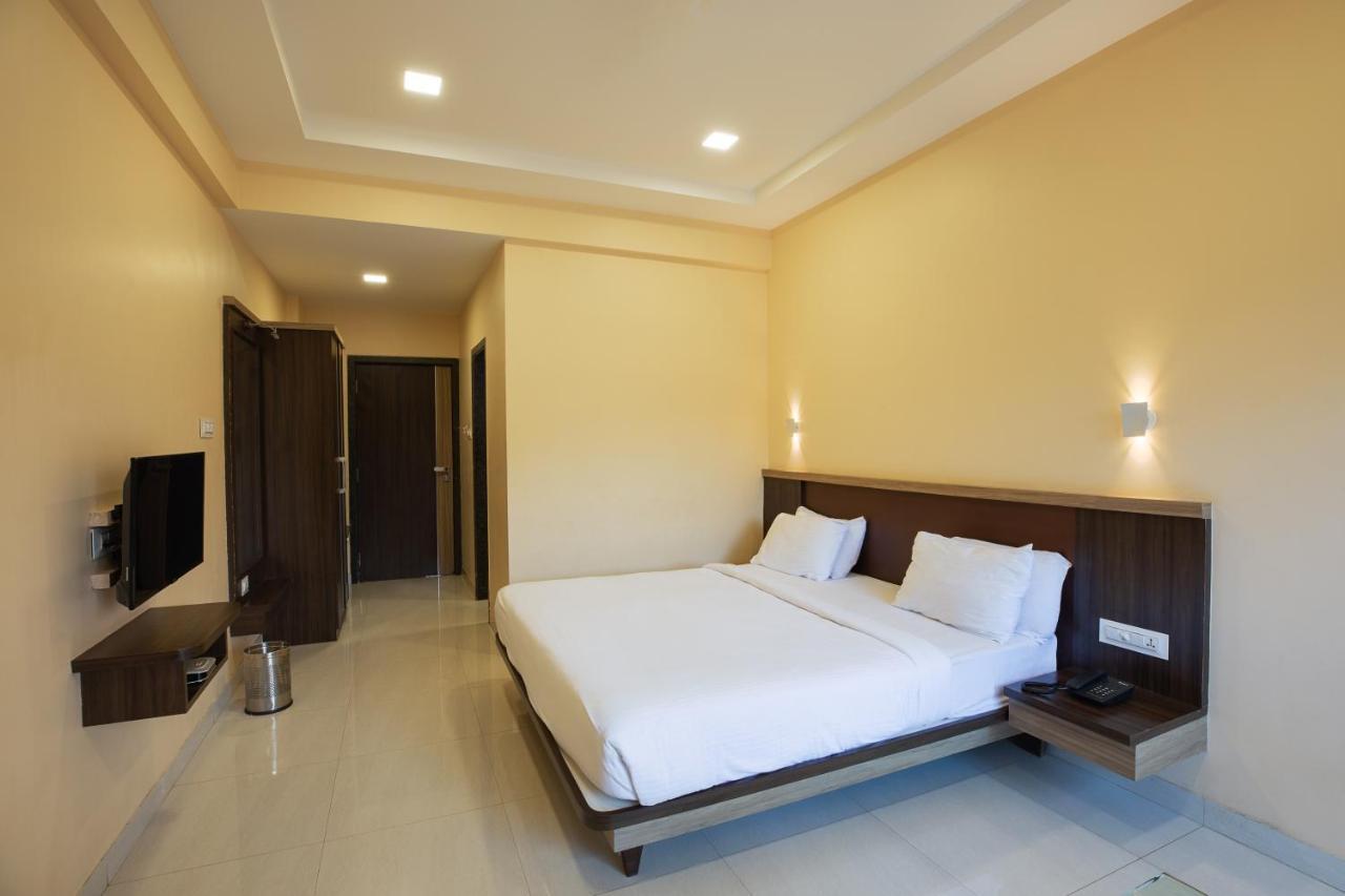 City Palace Resort Lonavala Esterno foto