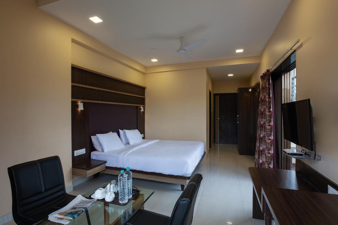 City Palace Resort Lonavala Esterno foto