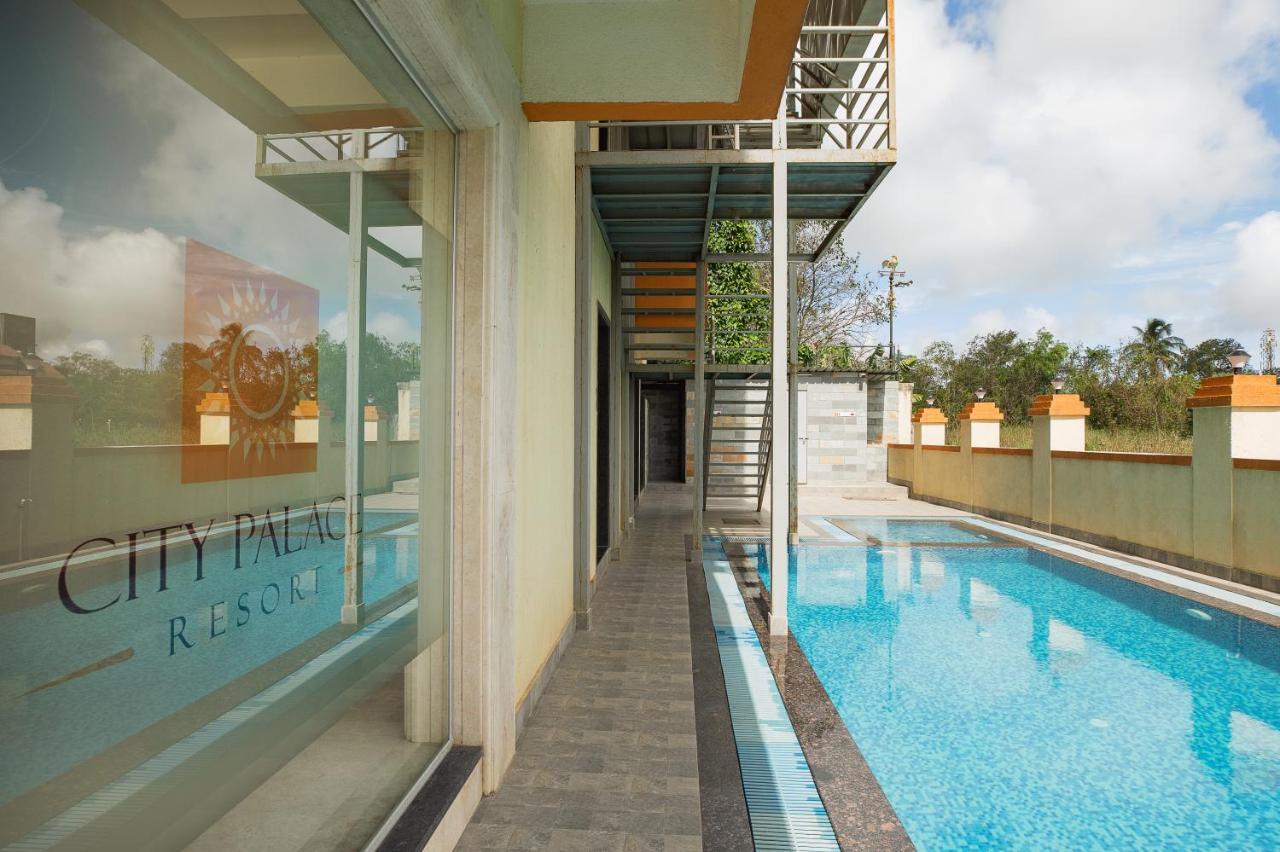City Palace Resort Lonavala Esterno foto